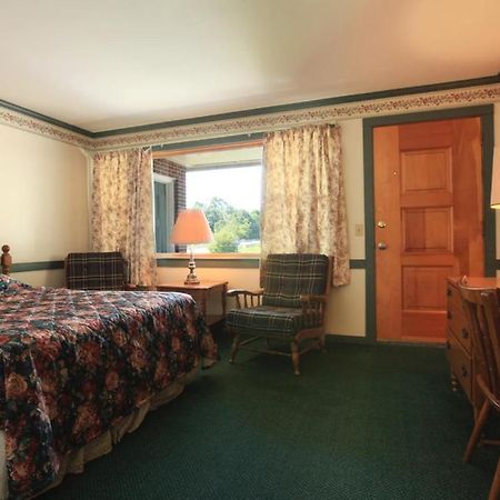 Ladd Brook Inn Pownal Exterior photo