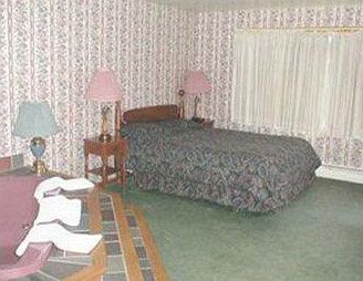 Ladd Brook Inn Pownal Room photo