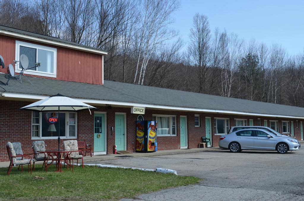 Ladd Brook Inn Pownal Exterior photo